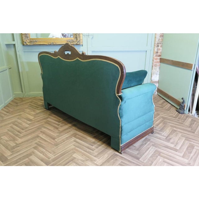 Large Reception Salon Chaise Lounge in Green Velvet For Sale - Image 4 of 9