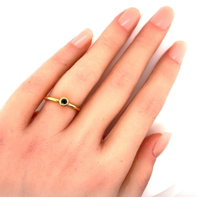 Contemporary Tiffany & Co. Paloma Picasso Blue Sapphire Ring 18k Yellow Gold Size 6 For Sale - Image 3 of 6