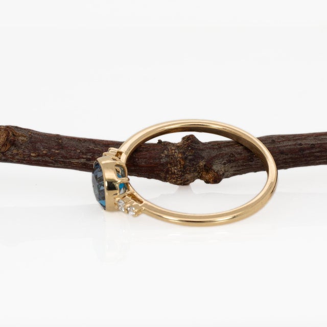 2020s London Blue Topaz Ring With Natural Diamonds Accents: Solid 14k Gold, 5.5mm For Sale - Image 5 of 7