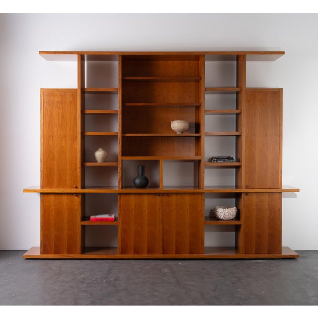 Vintage Italian Modern Walnut Bookcase, 1960s, in Very Good conditions. Designed 1960 to 1969