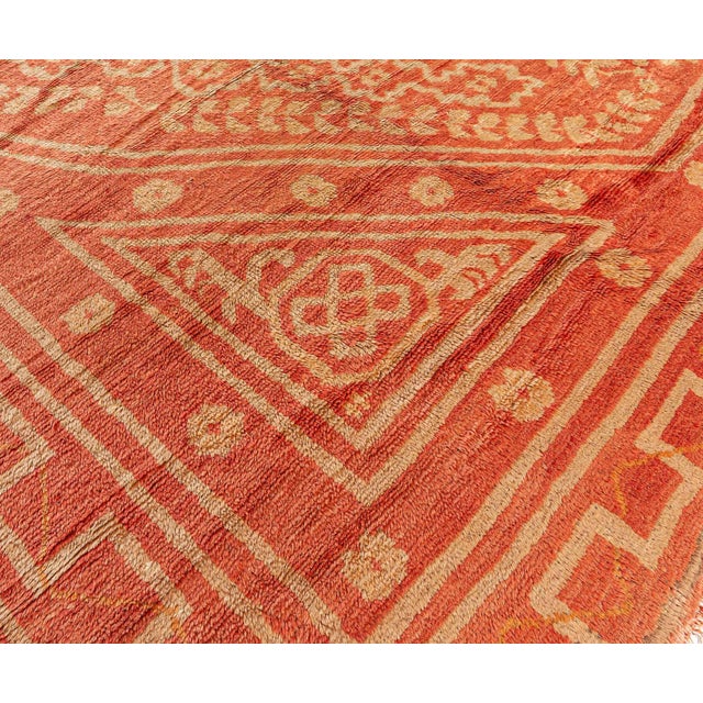 This striking antique Turkish Oushak rug masterfully captures the richness of Anatolian weaving heritage, blending bold...