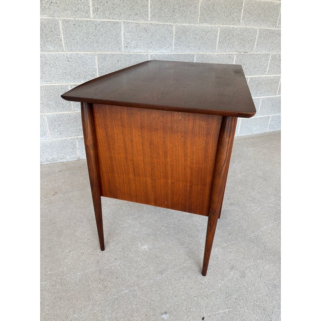 Bassett Furniture Bassett Furniture Mid Century Modern Walnut 4 Drawer Desk & Chair For Sale - Image 4 of 18