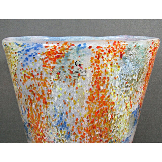 1990s Large Glass Nuvo Lithuanian Art Glass Vase in Red Multicolor Confetti Finish For Sale - Image 5 of 10