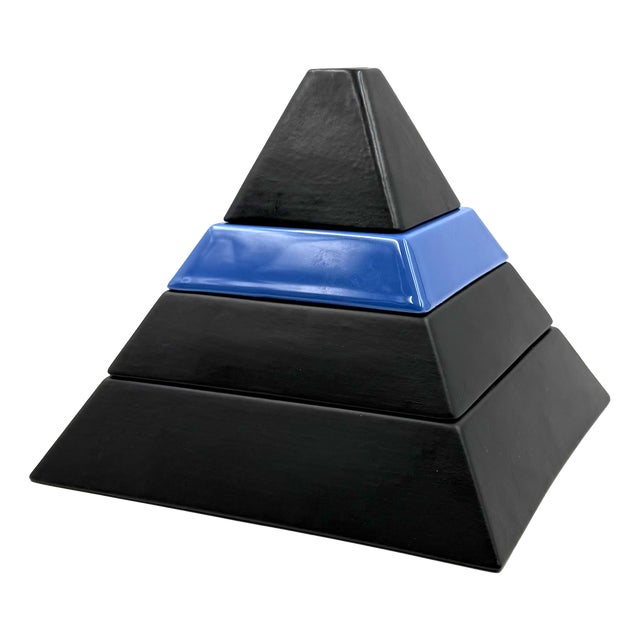 French Pyramid Shaped Stacked Ceramic Ashtrays, 1980s, Set of 4 For Sale