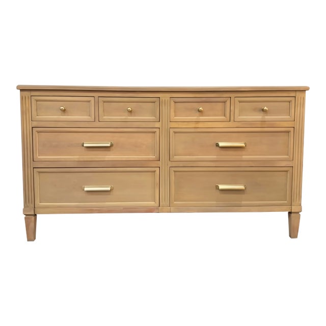 Henredon : Beautifully Refinished Vintage 8-Drawer Dresser For Sale
