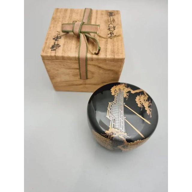 Mid-Century Modern Vintage Japanese Netsuke Matcha Conatiner with Maki-E Lacquer in Black with Golden Bonsai Trees and Waterfall Under a Silver Bridge, 1960s For Sale - Image 3 of 6