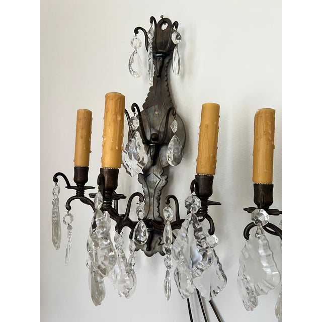 French Late 19th Century Pair of French Versailles Metal and Crystal Sconces For Sale - Image 3 of 8