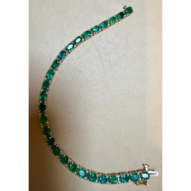 14 Carat Natural Oval Emerald Cut Cocktail Tennis Bracelet 14 Karat Yellow Gold For Sale In New York - Image 6 of 8