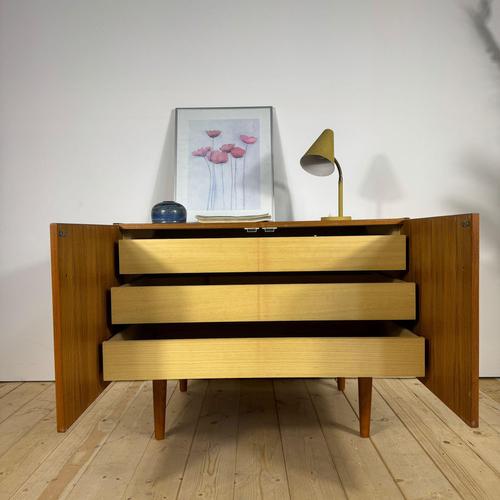 Wood Mid-Century Modern Teak Sideboard with Internal Drawers For Sale - Image 7 of 9