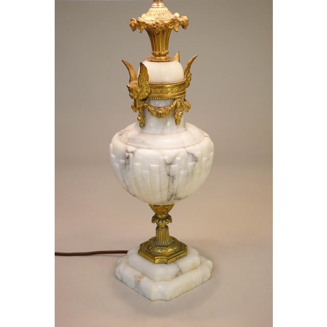 1910s Elaborate Victorian Neoclassical Bronze Gilt Urn Marble Table Lamp For Sale - Image 4 of 14