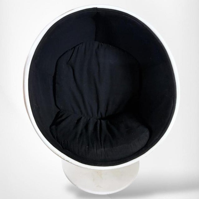Space Age Egg Pod Chair with Sculptural Pedestal Base, 1960s For Sale - Image 4 of 8