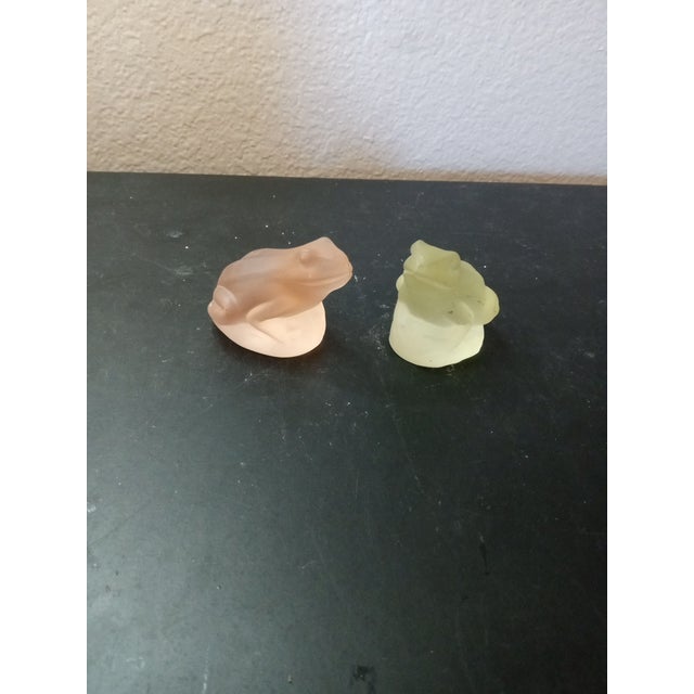 1980s Pair of Vintage Frosted Colored Glass Frog Figurines For Sale - Image 5 of 6