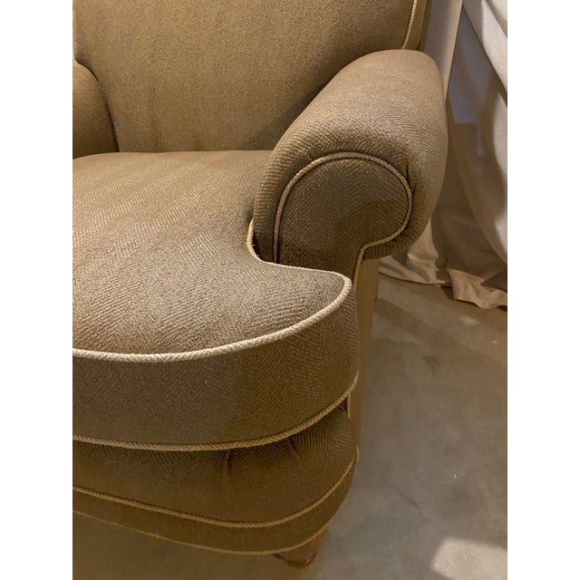 Lovely Sherrill brown herringbone pattern easy chair with beige piping. Excellent, like-new condition, never used. Front...