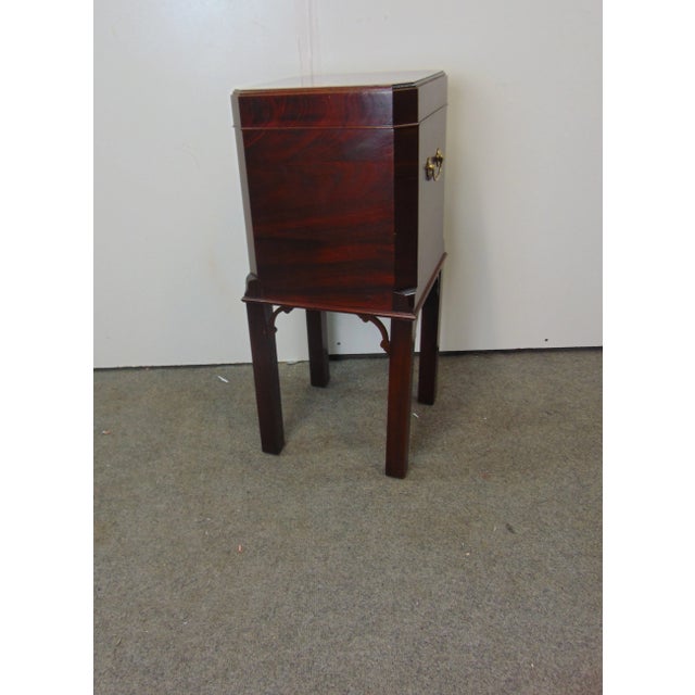 Late 20th Century Chippendale Style Mahogany Cellarette For Sale - Image 4 of 9