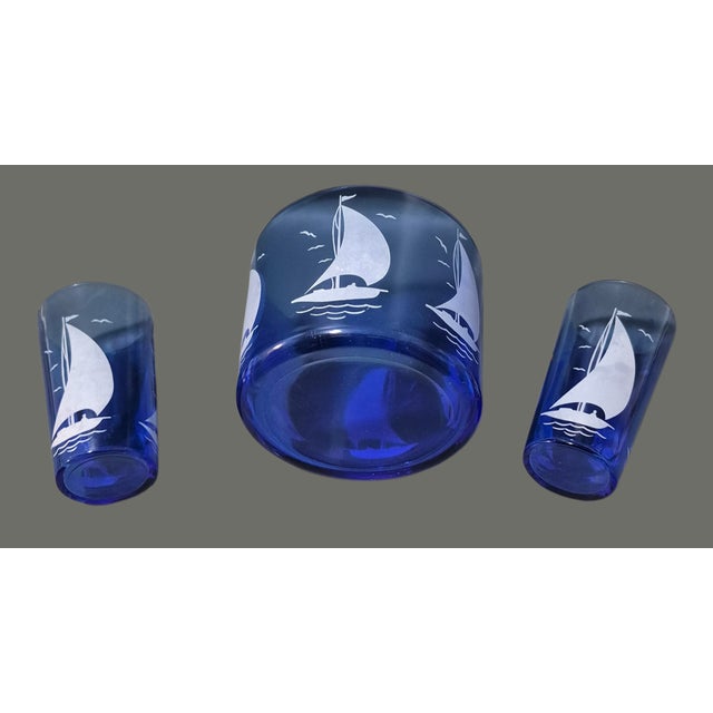Vintage Hazel Atlas Sportsman Cobalt Blue Nautical Sail Boat Ice Bucket Two Glasses For Sale - Image 6 of 7