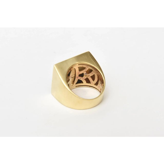 1970s Vintage Italian 18k Gold, Onyx and Mother of Pearl Geometric Ring, Size 7 For Sale - Image 5 of 9