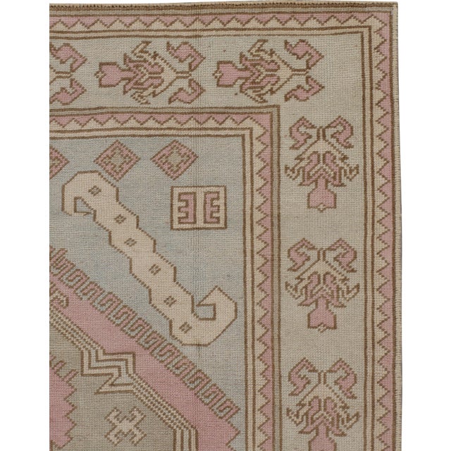 Light colored Oushaks are among the most popular oriental carpets, known for the high quality of their wool their...