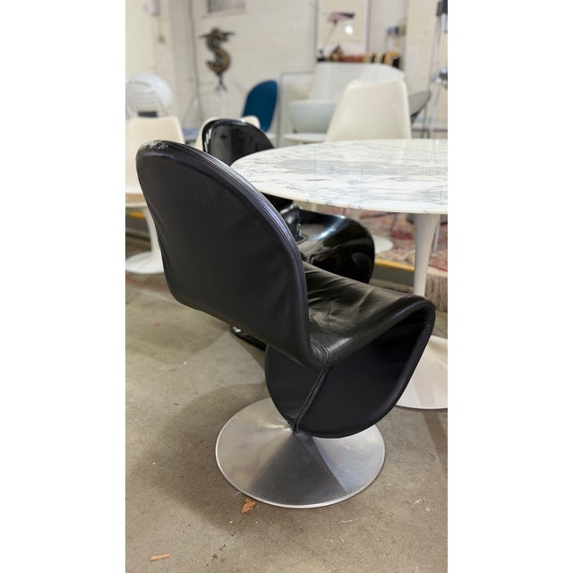 Model 1-2-3 Side Chairs and Panton Chairs in Black Leather by Verner Panton for Fritz Hansen & Fehlbaum, 1970s, Set of 4 For Sale - Image 10 of 16