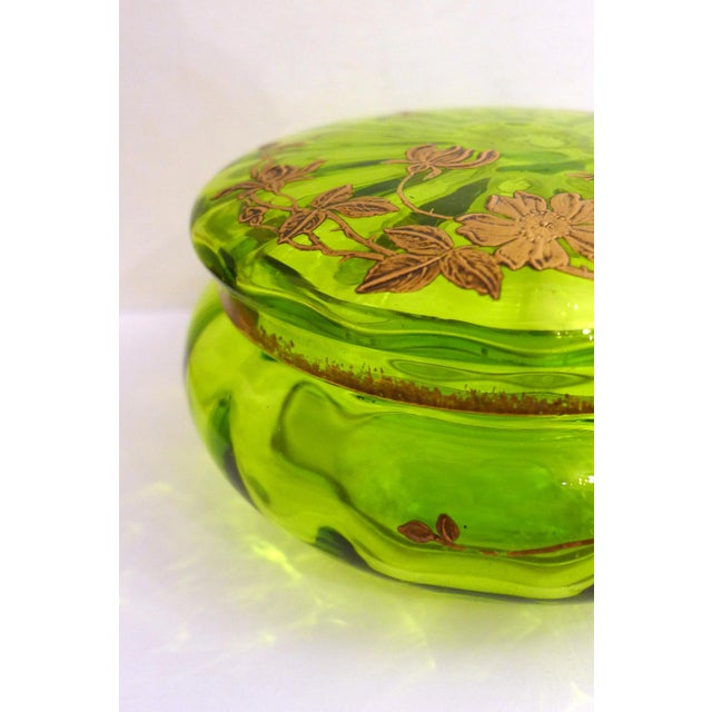 Antique Art Nouveau Candy Box in Blown Fluorescent Glass, 1890s For Sale - Image 6 of 10