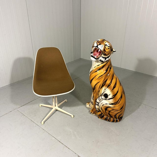 Large ceramic tiger. 1970’s. In good condition. H97XW51XD34 cm.