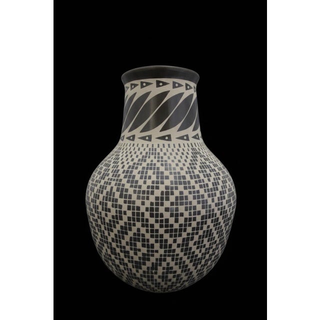 Mata Ortiz Martha Martinez d'Guiz Geometric Maze Pottery Vase For Sale - Image 10 of 11