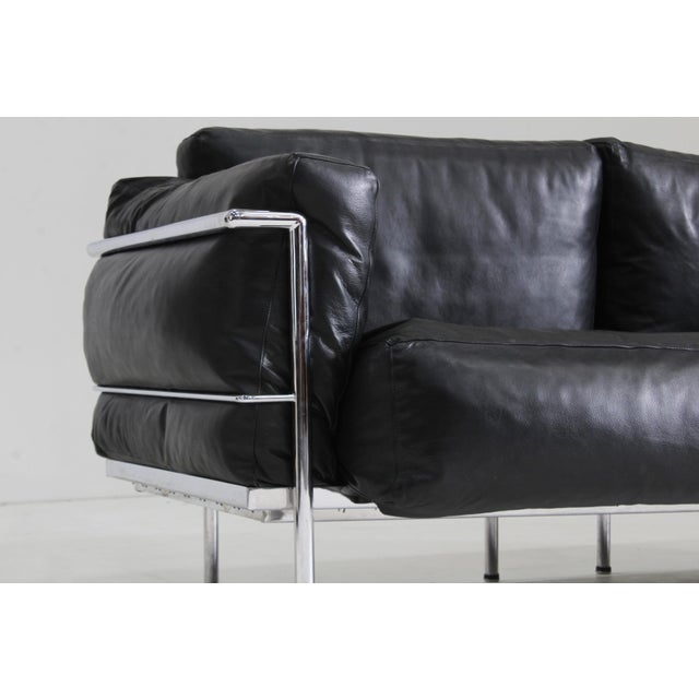 Metal LC2 Two-Seater Sofas by Le Corbusier for Alivar, 1980s, Set of 2 For Sale - Image 7 of 15