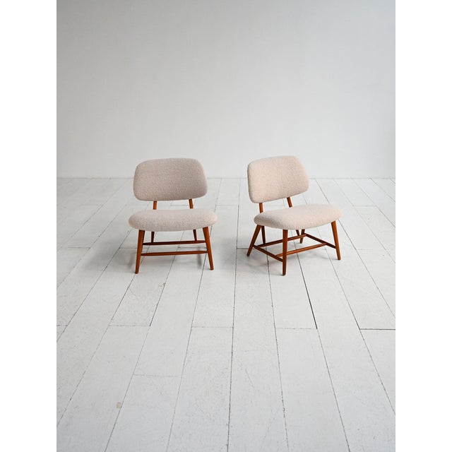 Manufactured by ljungs industrier ab (sweden), designed by alf svensson, 1950s. Pair of "teve" chairs in stained beech...