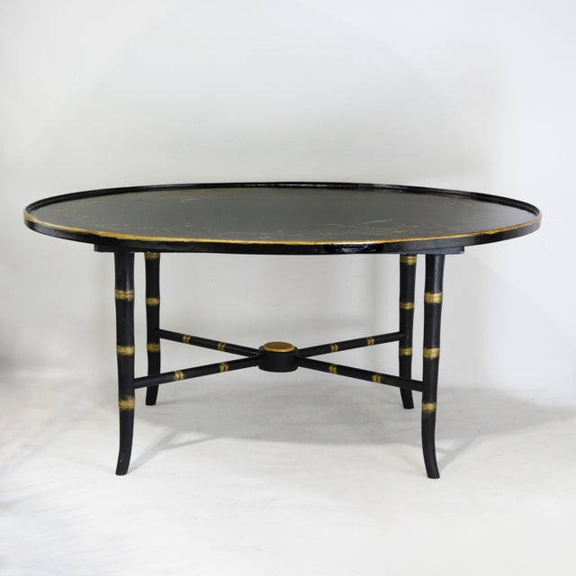 Early 21st Century Pair of Vintage Black Lacquer Chinoiserie Coffee Table – Oval Gilt Peacock and Floral Motif Cocktail Table For Sale - Image 5 of 14