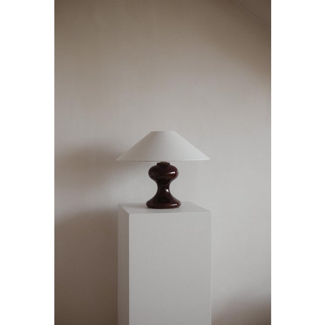 The Cordovan Hourglass Table Lamp in Ceramic For Sale - Image 9 of 10