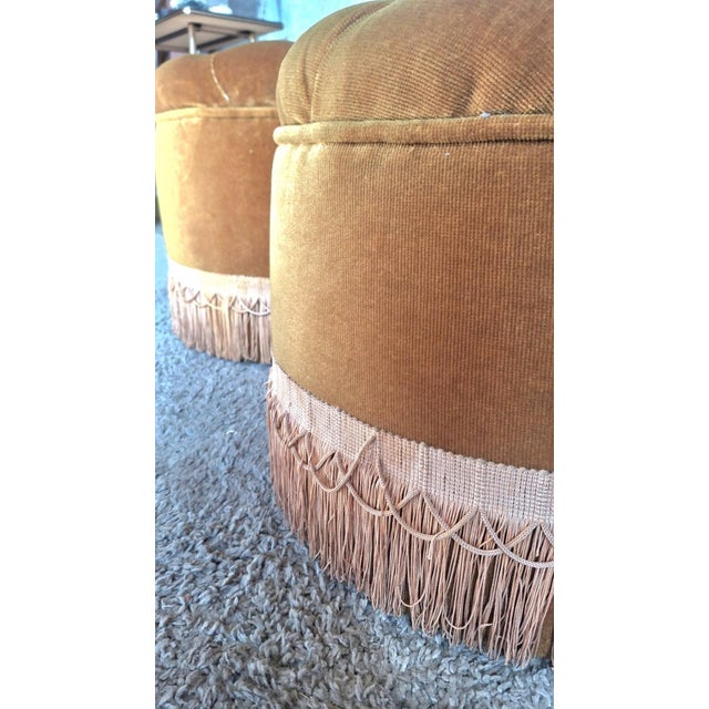 Early 20th Century Napoleon III Ottoman in Ochre Velvet with Tufted Fringes For Sale - Image 5 of 9