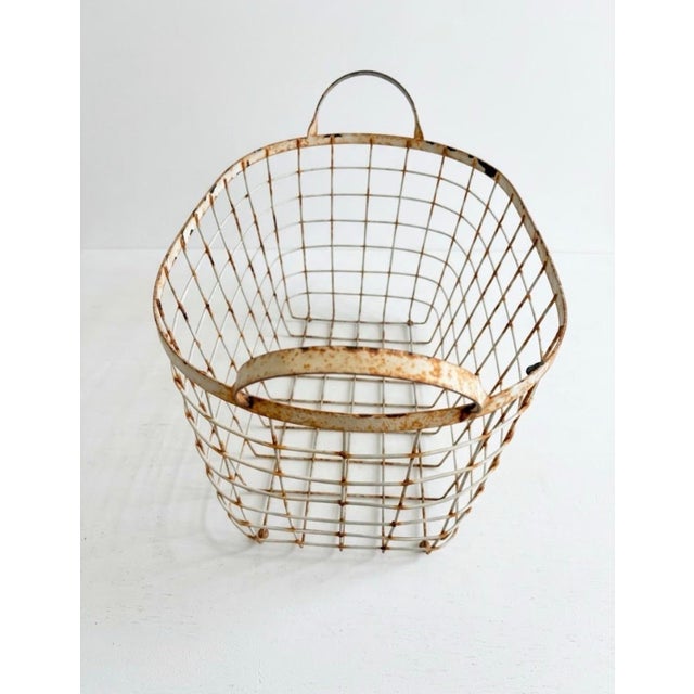 Shabby Chic Mid-Century French Distressed White Wire Gathering Basket With Ball Feet & Handles For Sale - Image 3 of 7