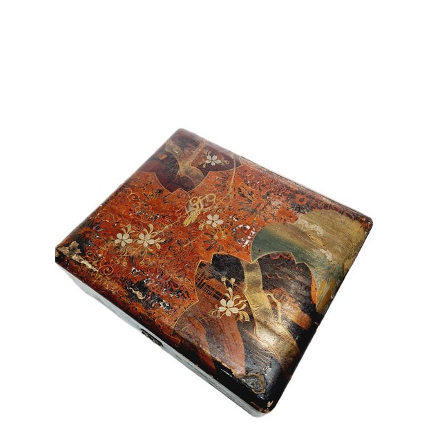 Japanese Lacquerware Box, 1920s, in Good conditions. Designed 1920 to 1949