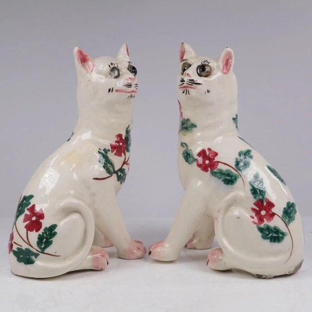 Beige Antique Sponge Ware Pottery Mantel Cats in the style of Wemyss, 1890s, Set of 2 For Sale - Image 8 of 13