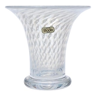 Boda Bertil Vallien White Control Bubble Cirrus Design Sweden Art Glass Footed Vintage Flower Vase For Sale