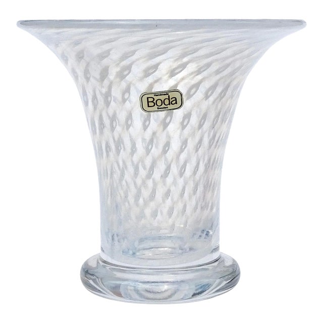 Boda Bertil Vallien White Control Bubble Cirrus Design Sweden Art Glass Footed Vintage Flower Vase For Sale