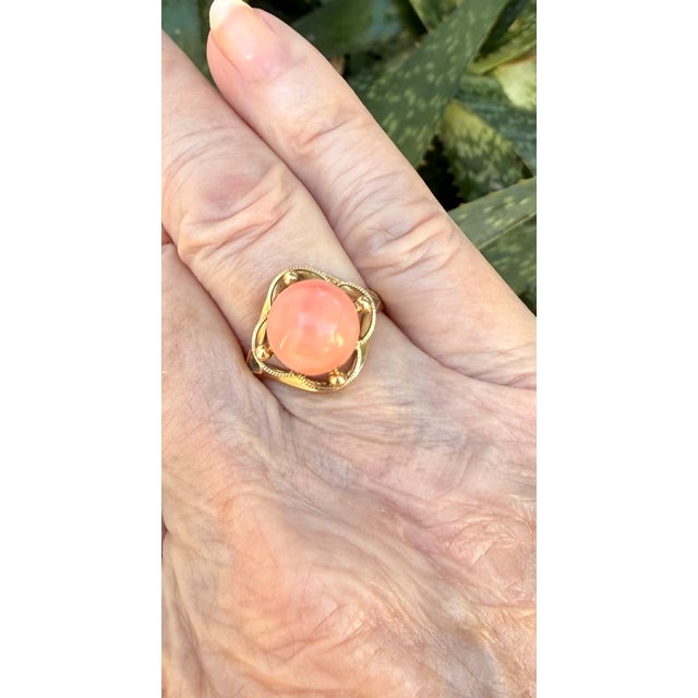 Salmon 18k Gold Angel Skin Coral Cabochon Cocktail Ring Vintage For Sale - Image 8 of 11
