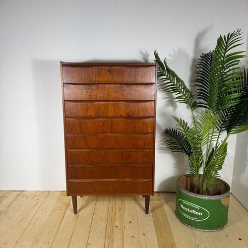 Mid-Century Danish Eight-Drawer Tallboy in Teak For Sale - Image 5 of 9