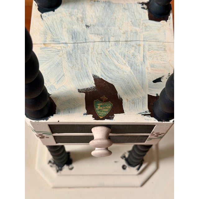 Vintage Imperial Furniture Painted Mahogany Side Table | Hand Painted Berry Vine Accent Table For Sale - Image 14 of 16