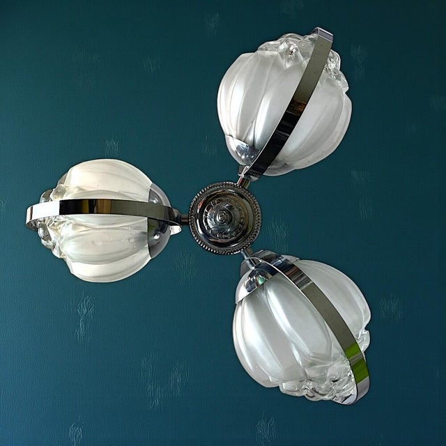 1960s Space Age Chromed Metal and Glass 3-Light Sputnik Chandelier, 1960s For Sale - Image 5 of 13