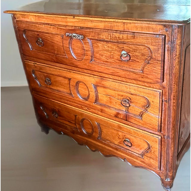 Mid 18th C. French Walnut Commode For Sale In New York - Image 6 of 12