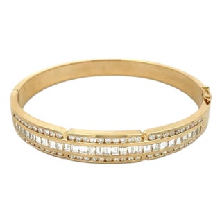Diamond Bracelet 14k Yellow Gold Hinged Bangle Bequette and round. For Sale