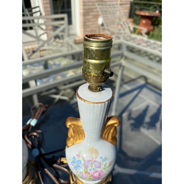 Vintage French-Style Porcelain Table Lamp With Floral Motif & Gilt Accents - Set of 2 For Sale - Image 4 of 7