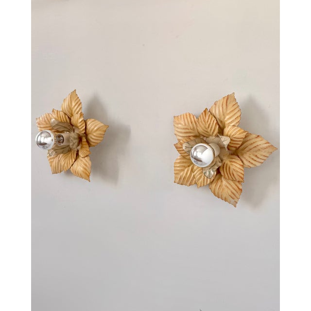 Vintage Flower Wall Sconces in Beige Painted Metal, France, 1970s, Set of 2 For Sale - Image 4 of 7