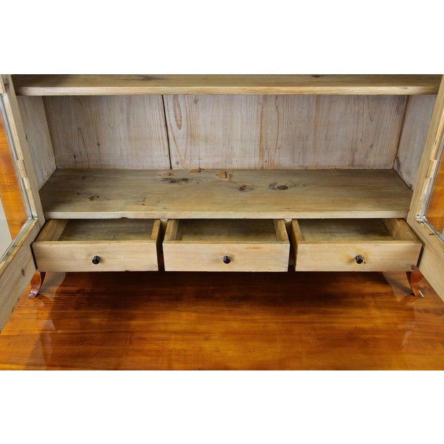 Early 19th Century 19th Century Biedermeier Chest of Drawers in Cherrywood, Austria, 1830s For Sale - Image 5 of 18