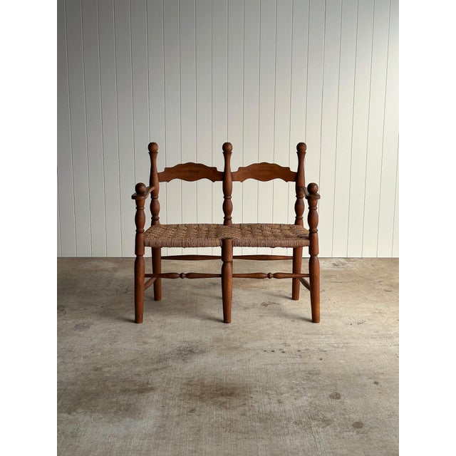This vintage bench perfectly balances traditional turned wood craftsmanship with mid century modern design through its...