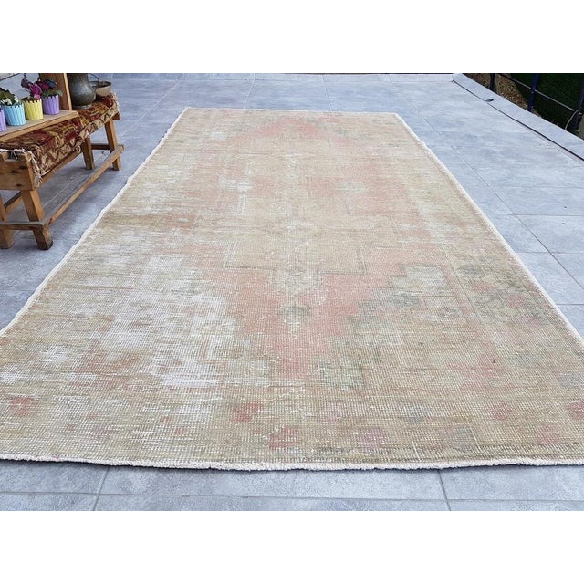 Turkish Beige Pastel Oushak Aztec Rug, 1960s For Sale - Image 6 of 11
