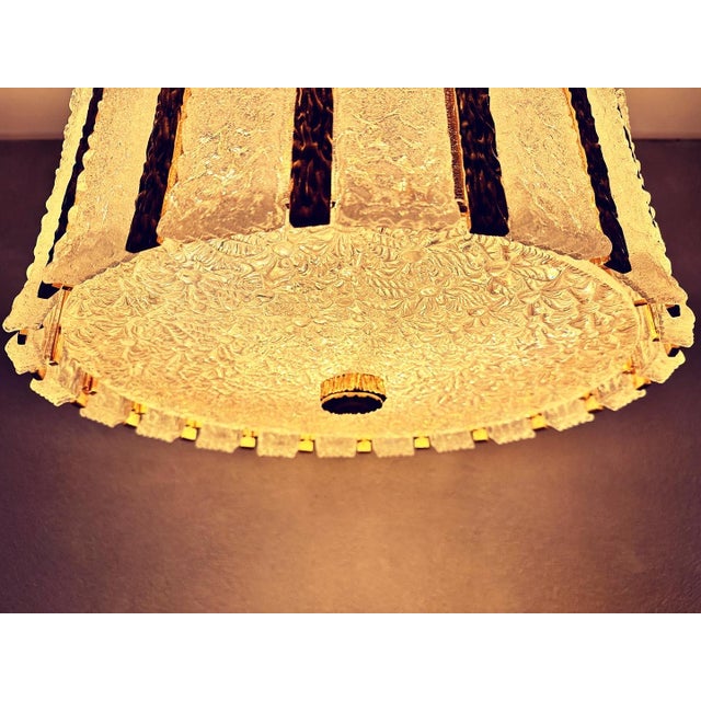 Beautiful vintage mid-century design. Large hanging lamp made by Kalmar Franken in Austria, period 1970s. Beautiful brass...