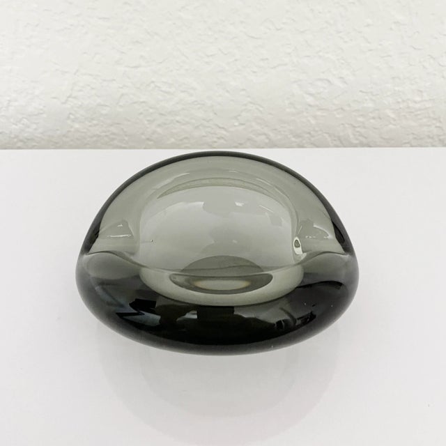 Holmegaard 1950s Danish Smoke Grey Glass Ashtray Bowl For Sale - Image 4 of 7