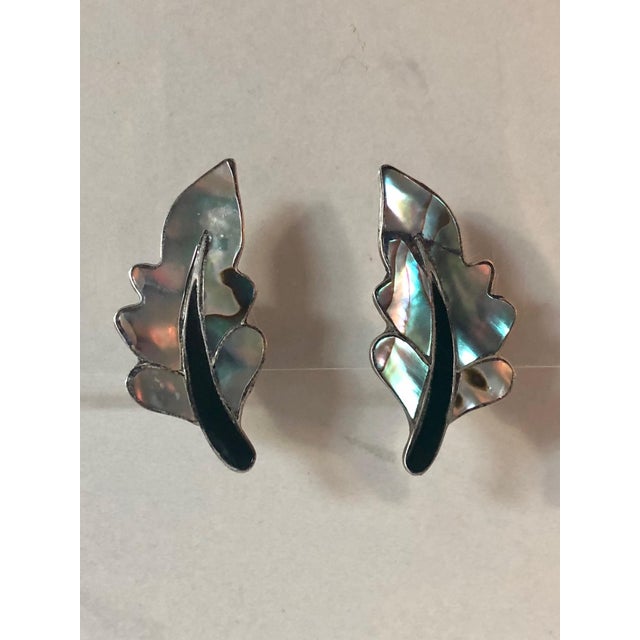 1950s Mexican Abalone Leaf Earrings With Onyx Inlay, A Pair For Sale - Image 4 of 9