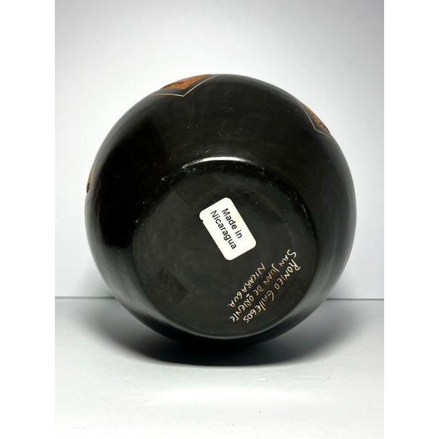 Romeo Gallegos Nicaraguan Latin American Handmade Studio Pottery Vase For Sale - Image 10 of 10